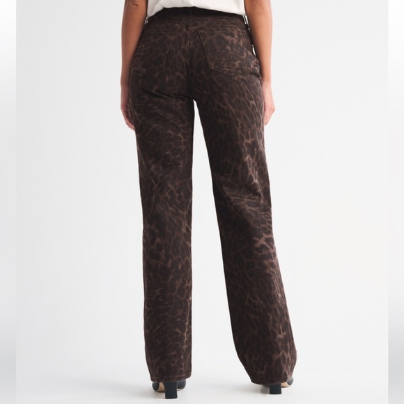 🐆 Abercrombie Curve Love 90s Relaxed Leopard Print Straight Leg Jeans 26L NWT - Picture 11 of 13